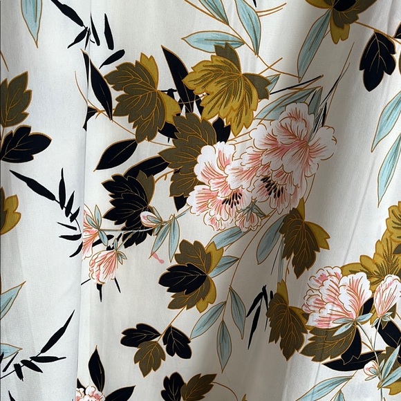 DO EVERYTHING IN LOVE NWOT Cream Kimono with Soft Floral Pattern, One Size - Picture 7 of 8